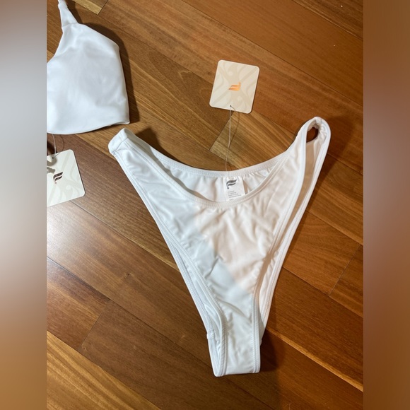 Fabletics 2 piece scoop neck swim suit - Picture 6 of 6